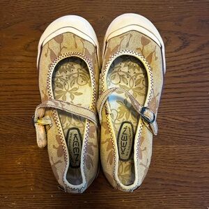 Keen Coronado Mary Jane’s. Size 8. Excellent condition. Discontinued.